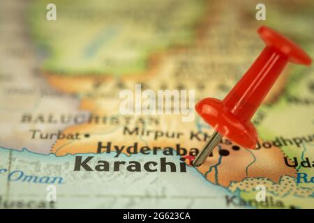 Standort Karachi in Pakistan, Reisekarte mit Stecknadelpunkt-Markierung Nahaufnahme, Asia Journey Concept Stockfoto