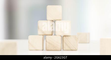 Leere leere Holzwürfel Pyramide 3d Rendering Illustration Stockfoto