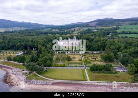 Luftaufnahme von Dunrobin Castle, Golspie, Sutherland, Schottland, Heimat der Grafen und Herzöge von Sutherland. Stockfoto