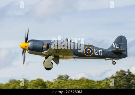 Hawker Sea Fury T20 Zweiter Weltkrieg Royal Navy Fleet Air Arm Kampfflugzeug VX281 registriert G-RNHF. Royal Navy Historic Flight WWII Flugzeug starten Stockfoto