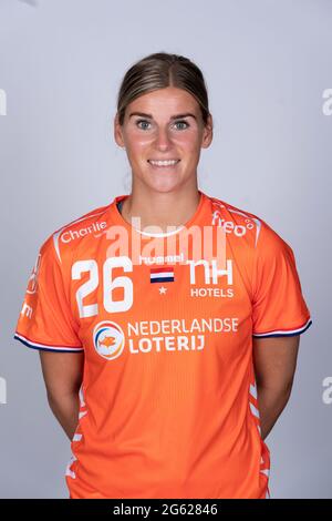 PAPENDAL, NIEDERLANDE - 25. JUNI: Angela Malestein aus den Niederlanden während des niederländischen Handball-Frauenphotoshootings vor den Olympischen Spielen 2021 im Sportcenter Papendal am 25. Juni 2021 in Papendal, Niederlande (Foto von Henk Seppen/Orange Picics) Stockfoto