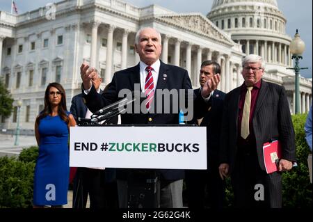 Washington, Usa. Juli 2021. Der US-Repräsentant Mike Kelly (R-PA) spricht auf einer Pressekonferenz, auf der die Republikaner im Repräsentantenhaus Gesetze zur Begrenzung der Spenden von Facebook-CEO Mark Zuckerberg einführten. Kredit: SOPA Images Limited/Alamy Live Nachrichten Stockfoto