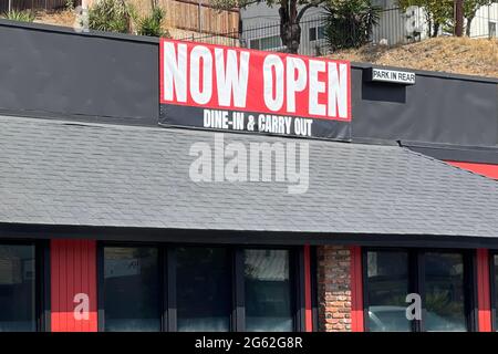 A Now Open for Dine-in and Carry Out in Shakey's Pizza Parlor Restaurant, Donnerstag, 1. Juli 2021, in Monterey Park, Kalif. Stockfoto