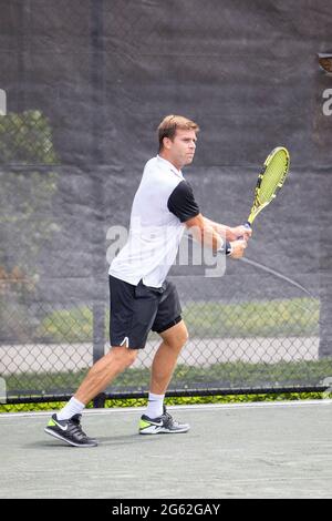 Tennisspieler Ryan Harrison spielt am 1. Juli 2021 beim Midtown Athletic Club Tennisturnier in Weston Florida Stockfoto