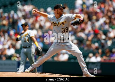 Pittsburgh Pirates Pitcher Chad Kuhl (39) spielt den Ball während eines MLB-Spiels in der regulären Saison gegen die Colorado Rockies, Mittwoch, 29. Juni 2021 in Stockfoto