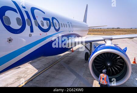 Indigo ist Indiens größte Passagierfluggesellschaft mit einem Marktanteil von 53.9 % zum April 2021. Stockfoto