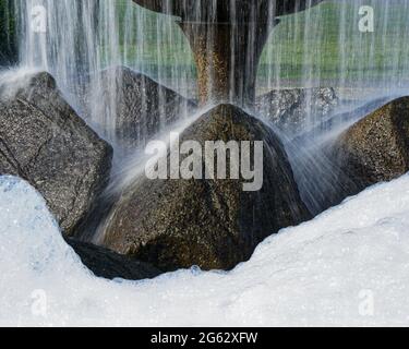 Seifenlauge in den Gala Street Fountains von Queens Park in Invercargill, Otago, Neuseeland. Stockfoto