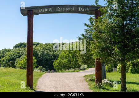 Rebild, Dänemark - 7. Juni 2021: Tor und Eingang zum Rebild-Nationalpark im Norden Dänemarks Stockfoto