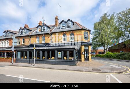 Die Zweigstelle von Pizza Express in Goldsworth Road, Woking, Surrey, auf die Prinz Andrew in seinem Interview mit Emily Maitlis für sein Alibi hingewiesen hat Stockfoto