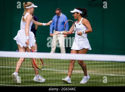 London, Großbritannien. Juli 2021. Heather Watson aus Großbritannien spielt im Doppel mit Harriet Dart bei den Championships Wimbledon 2021, dem Grand Slam Tennisturnier am 1. Juli 2021 im All England Lawn Tennis and Croquet Club in London, England - Foto Rob Prange/Spanien DPPI/DPPI Credit: Independent Photo Agency/Alamy Live News Stockfoto