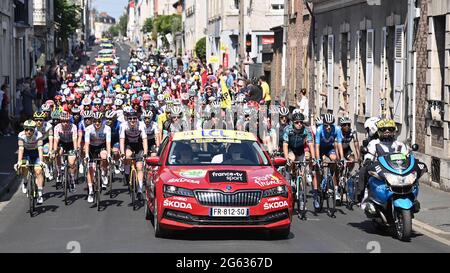 Abbildung Bild zeigt das Rudel von Fahrern am Start der siebten Etappe der 108. Auflage des Radrennens der Tour de France, 249,1 km entfernt Stockfoto