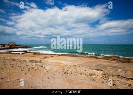 Alexandria, Ägypten - 12 2021. April: Tagesaufnahme des königlichen Palastes im öffentlichen Park Montaza Stockfoto