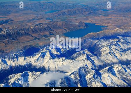 Luftaufnahme der Berge der Südlichen Alpen und des Lake Ohau auf der Südinsel Neuseelands Stockfoto