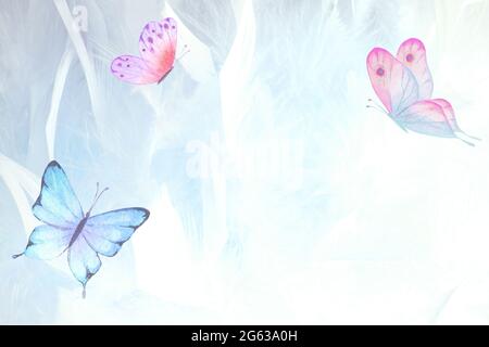 Abstrakte Hochzeit horizontalen Schmetterling Hintergrund. In Pastelltönen gehaltene hellblaue Kulisse mit farbenfrohen Schmetterlingen. Aquarell handgezeichnete Illustration. Gemischte medi Stockfoto