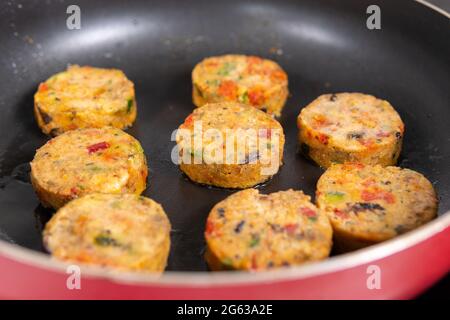 Vegetarische Burger aus Gemüse, Bohnen und Hülsenfrüchten, leckere vegane Speisen aus nächster Nähe Stockfoto