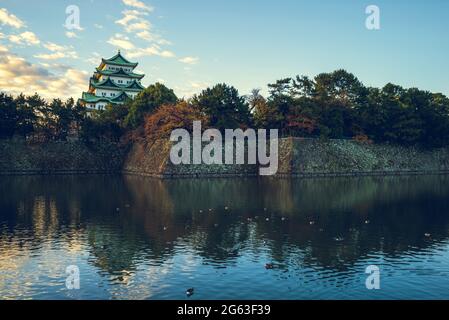 Haupthüte und Burggraben der Burg Nagoya in Nagoya, Japan Stockfoto