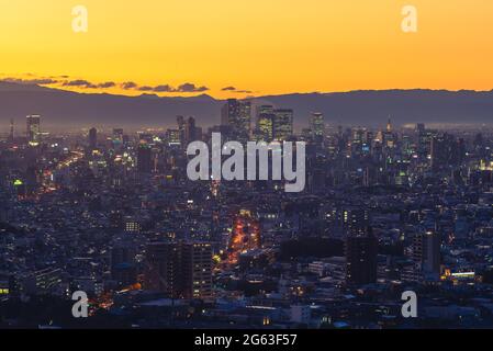 Landschaft der Stadt nagoya, der Hauptstadt der japanischen Präfektur Aichi in der Abenddämmerung Stockfoto