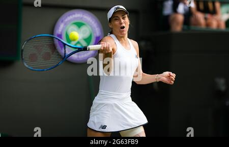 London, England, 01/07/2021, Sorana Cirstea aus Rumänien im Kampf gegen Victoria Azarenka aus Weißrussland während der zweiten Runde der Wimbledon Championships 2021, Grand Slam Tennisturnier am 1. Juli 2021 im All England Lawn Tennis and Croquet Club in London, England - Foto Rob Prange / Spanien DPPI / DPPI Stockfoto