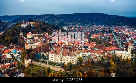 Draufsicht auf Panoramastadt in Rumänien Stockfoto