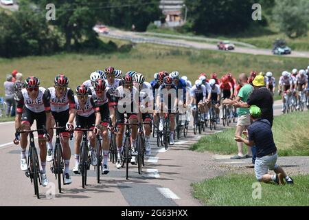 UAE Team Emirates Fahrer im Einsatz während der siebten Etappe der 108. Auflage des Radrennens der Tour de France, 249,1 km von Vierzon nach Stockfoto