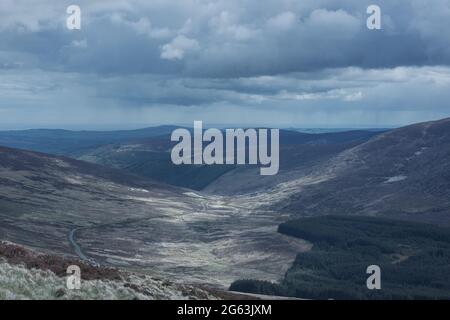 Blick vom Tonelagee Hill. Atemberaubende Landschaft in den Wicklow Mountains, Irland. Stockfoto