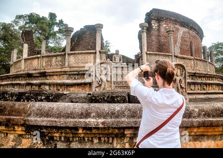 Die Polonnaruwa Vatadage ist eine alte Struktur aus dem Königreich Polonnaruwa von Sri Lanka. Es wird angenommen, dass es während der gebaut worden ist Stockfoto