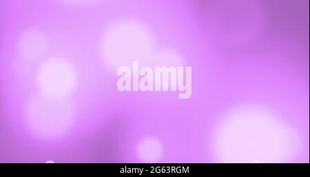 Bild von glühenden weißen Lichtflecken, die sich in hypnotischer Bewegung auf purpurem Hintergrund bewegen Stockfoto