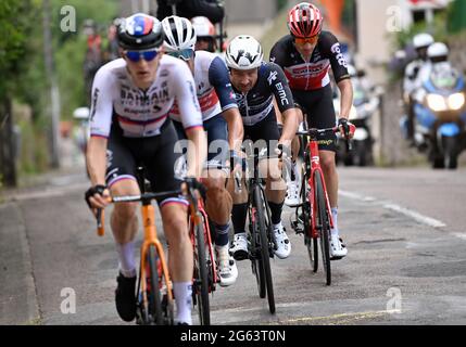 Der Slowene Matej Mohoric von Bahrain siegt, der Belgier Jasper Stuyven von Trek-Segafredo, der Belgier Victor Campenaerts von Qhubeka NextHash und der Belgier Br Stockfoto