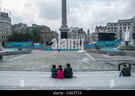 TRAFALGAR SQUARE LONDON 2. JULI 2021. Die UEFA Euro 2020-Fanzone, die am Trafalgar Square eingerichtet wurde, sieht einen Tag vor dem Viertelfinale zwischen England und der Ukraine in Rom verlassen aus. Kredit: amer ghazzal/Alamy Live Nachrichten Stockfoto