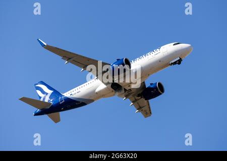 Aegean Airlines Airbus A320-271 (REG: SX-NEA) auf dem Rückweg nach Griechenland. Stockfoto