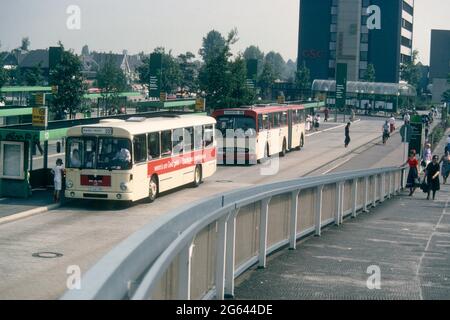 Der Busbahnhof wurde 1981 fotografiert, Leverkusen, Nordrhein-Westfalen, Deutschland Stockfoto