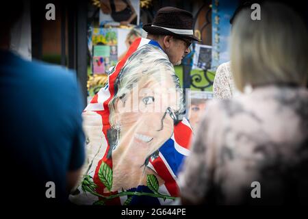 LONDON, GROSSBRITANNIEN. JULI. Ehrungen an Prinzessin Diana im Kensington Palace, London am Donnerstag, 1. Juli 2021. (Kredit: Tejas Sandhu | MI Nachrichten) Kredit: MI Nachrichten & Sport /Alamy Live Nachrichten Stockfoto