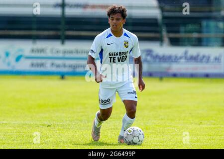 02-07-2021 Voetbal Vitesse gegen Lokomotiva Zagreb Oudenbosch OUDENBUSCH, NIEDERLANDE - 2. JULI: Millionen Manhoef von Vitesse während des Freundschaftsspiel zwischen Vitesse und Lokomotiva Zagreb im Sportpark VV Victoria 03 am 2. Juli 2021 in Oudenbosch, Niederlande (Foto: Geert van Erven/Orange Picts) Stockfoto