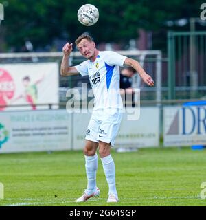 02-07-2021 Voetbal Vitesse gegen Lokomotiva Zagreb Oudenbosch OUDENBUSCH, NIEDERLANDE - 2. JULI: Tomas Hjek von Vitesse beim Freundschaftsspiel zwischen Vitesse und Lokomotiva Zagreb im Sportpark VV Victoria 03 am 2. Juli 2021 in Oudenbosch, Niederlande (Foto: Geert van Erven/Orange Picts) Stockfoto