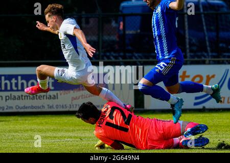 02-07-2021 Voetbal Vitesse gegen Lokomotiva Zagreb Oudenbosch OUDENBUSCH, NIEDERLANDE - 2. JULI: Krunoslav Hendija von Lokomotiva Zagreb während des Freundschaftsspiels zwischen Vitesse und Lokomotiva Zagreb im Sportpark VV Victoria 03 am 2. Juli 2021 in Oudenbosch, Niederlande (Foto: Geert van Erven/Orange Picches) Stockfoto