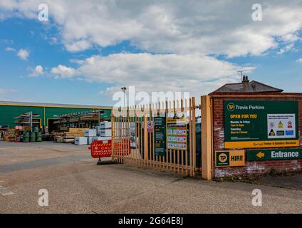 Eingang zu Travis Perkins in Littlehampton, einer großen landesweiten Kette von Baustofflieferungen Stockfoto