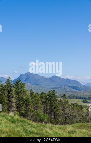 Juli 2021. A832 Road, Highlands and Island, Schottland, Großbritannien. Dies ist ein Blick von der Straße auf der Route NC500 in Schottland. Stockfoto