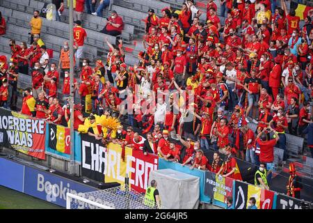 München, Deutschland. Juli 2021. Belgische Fans und Fans, die während eines Fußballspiels bei der EM 2020 zwischen der belgischen Fußballnationalmannschaft Red Devils und Italien, genannt Azzurri, am freitag, den 2. Juli 2021 in der Allianz Arena in München abgebildet wurden. FOTO SPORTPIX | SPP | DAVID CATRY Quelle: SPP Sport Press Foto. /Alamy Live News Stockfoto