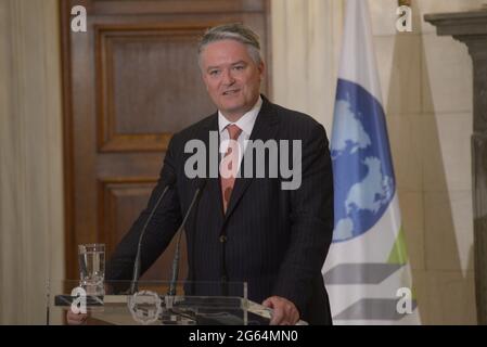 Athen, Griechenland. Juli 2021. Mathias Cormann Generalsekretär der Organisation für wirtschaftliche Zusammenarbeit und Entwicklung bei den Erklärungen mit dem griechischen Premierminister Kyriakos Mitsotakis. (Foto von Dimitrios Karvountzis/Pacific Press/Sipa USA) Quelle: SIPA USA/Alamy Live News Stockfoto