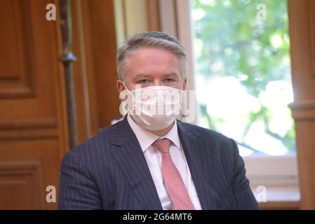 Athen, Griechenland. Juli 2021. Mathias Cormann Generalsekretär der Organisation für wirtschaftliche Zusammenarbeit und Entwicklung während des Treffens mit dem griechischen Premierminister Kyriakos Mitsotakis. (Foto von Dimitrios Karvountzis/Pacific Press/Sipa USA) Quelle: SIPA USA/Alamy Live News Stockfoto