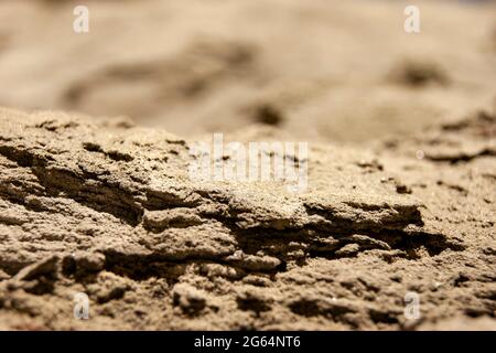 Die Textur des Sandes. Sandsteinbruch. Malerische Textur von Sandsteinen. Stockfoto