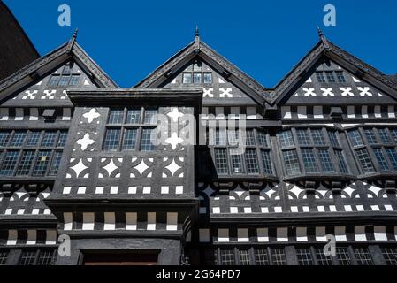 Underbank Hall ein Stadthaus aus dem 16. Jahrhundert in Stockport, Greater Manchester, England. Jetzt von NatWest Bank verwendet. Stockfoto