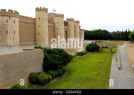 Der Aljaferia-Palast aus dem 11. Jahrhundert in Zaragoza Aragon Spanien Stockfoto