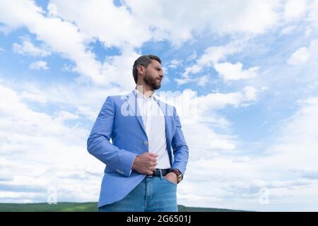 Erfolgreicher Chef in geschäftlichem Anzug. Unternehmer oder Manager. Männliche formale Mode. Stockfoto