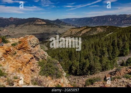 Cathedral Rocks, Ergebnis einer uralten Felslawinen entlang der Chief Josepth Scenic Byway, Shoshone National Forest, Wyoming, USA Stockfoto