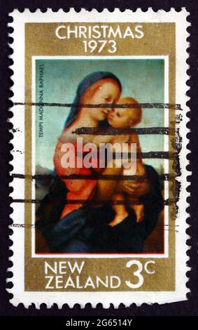 NEUSEELAND - UM 1973: Eine in Neuseeland gedruckte Briefmarke zeigt Tempi Madonna, Gemälde von Raphael, Weihnachten, um 1973 Stockfoto