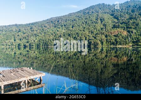 Lago Tilquilco See im Nationalpark Huerquehue, Chile Stockfoto