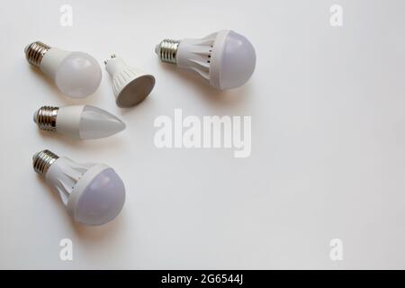 Weiße Lampen isoliert auf weißem Hintergrund mit einem Kopierbereich Stockfoto