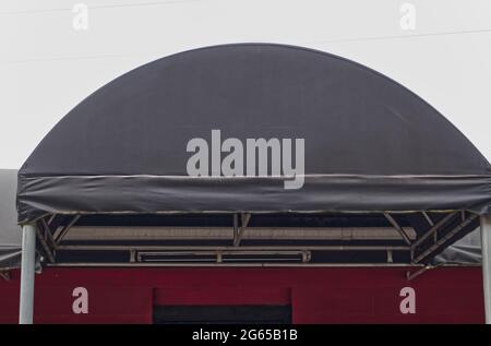 Augusta, GA USA - 03 17 21: Ein geschlossener urbane Club und blanke schwarze Markise Stockfoto