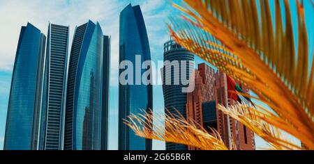 Panoramablick auf die Stadt und die Skyline von Abu Dhabi. Stockfoto